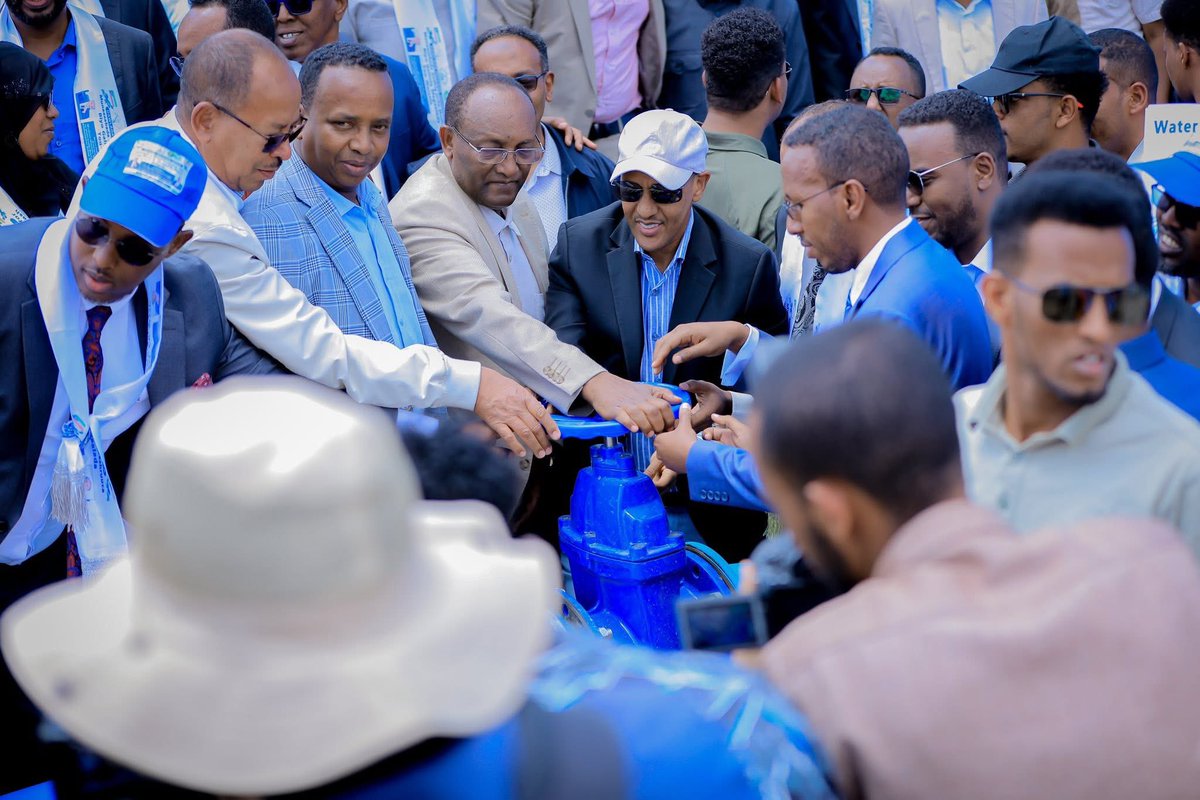 Mustafe_M_Omer's tweet photo. Together with State Ministers from the Federal Water &amp; Energy Ministry, inaugurated the Tog-Wajaale Water Supply Project. Constructed with a cost of Birr 491m, the project will provide reliable water supply currently for over 30,000 people &amp; potentially, for over 56,000 people. https://t.co/q433wyWMjX