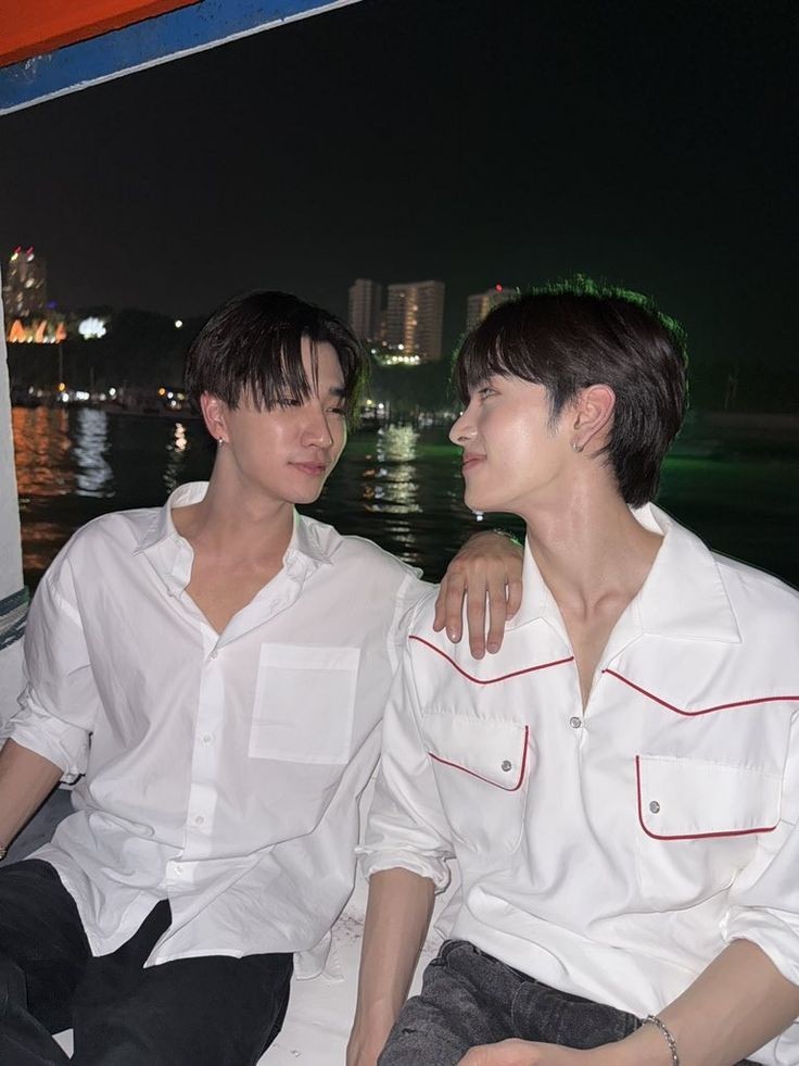bbernardbeu's tweet photo. #PerthSanta Short AU

Karena hidup punya banyak plot twist https://t.co/yRuRgCRTb6