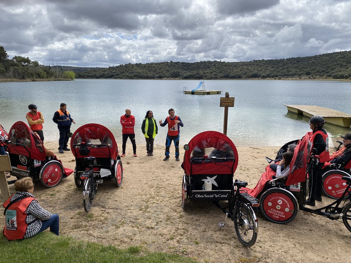 En Bici Sin Edad - Albacete (@ebsealbacete) on Twitter photo La ONG <a href="/EBSEAlbacete/">En Bici Sin Edad - Albacete</a> aceptó el reto propuesto por la <a href="/SEMGCLM/">SEMG CLM</a> de dar visibilidad a nuestro programa sociosanitario en el marco de las II Jornadas de Médicos Residentes 🩺🔬💊, un evento que tuvo lugar la semana pasada, en el maravilloso Parque Natural de las Lagunas de Ruidera. La ONG <a href="/EBSEAlbacete/">En Bici Sin Edad - Albacete</a> aceptó el reto propuesto por la <a href="/SEMGCLM/">SEMG CLM</a> de dar visibilidad a nuestro programa sociosanitario en el marco de las II Jornadas de Médicos Residentes 🩺🔬💊, un evento que tuvo lugar la semana pasada, en el maravilloso Parque Natural de las Lagunas de Ruidera.