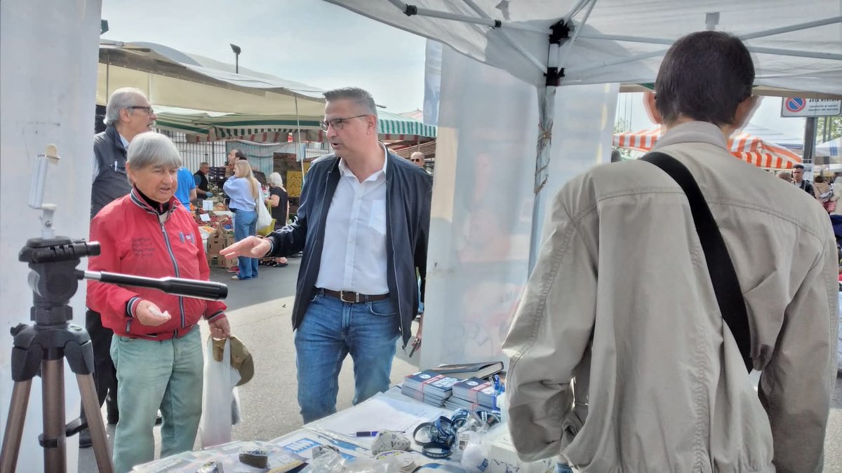 davrampi's tweet photo. Questa mattina la #Lega come sempre presente nel territorio e #tralagente, a raccogliere segnalazioni di criticità nei quartieri di zona. La LEGA C'È!!!
@LegaSalvini @matteosalvinimi https://t.co/gYVTvdMAW8