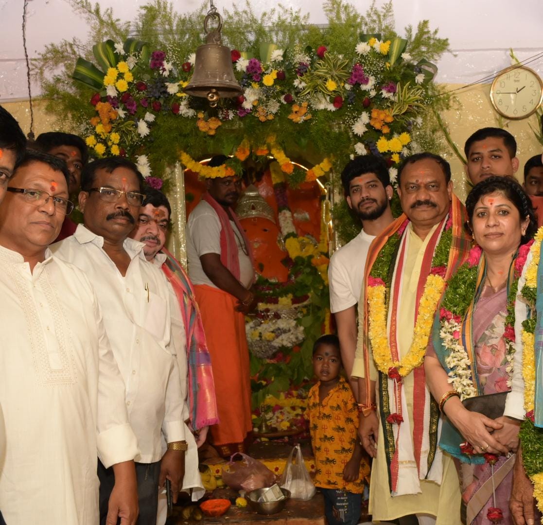 bmkgforce's tweet photo. హనుమాన్ జయంతి సందర్భంగా నార్సింగి పోసారం గుట్ట హనుమాన్ ఆలయంలో ప్రత్యేక పూజలు నిర్వహించిన టీపీసీసీ అధ్యక్షులు మహేష్ కుమార్ గౌడ్ దంపతులు, మంత్రి పొన్నం ప్రభాకర్ గారు 
@Bmaheshgoud6666 @Ponnam_INC @INCTelangana #Telangana #bmkg https://t.co/8KRJbSSTlw