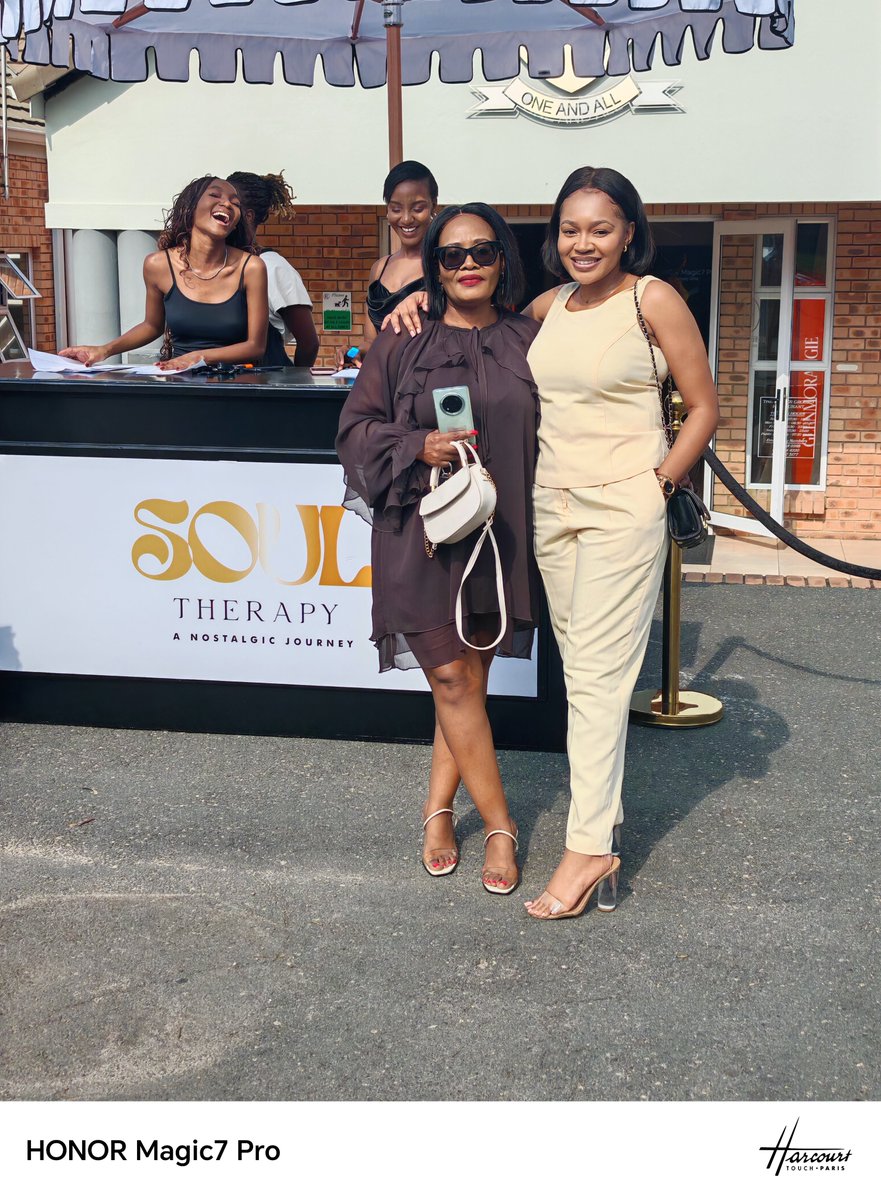 TheStar_news's tweet photo. Meet The Star team - the voices behind the headlines! We are proud to be joined by them

#theslowlife #soultherapy #opulentautumn 

@HonorAfrica @Hennessy @radi https://t.co/jN27NedRac