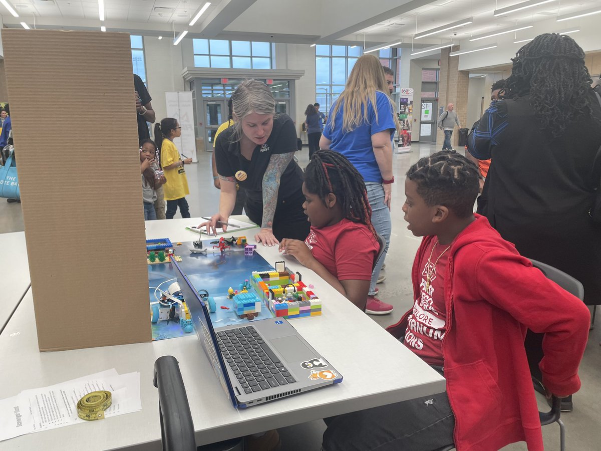 Rebecca Fischer tweet media