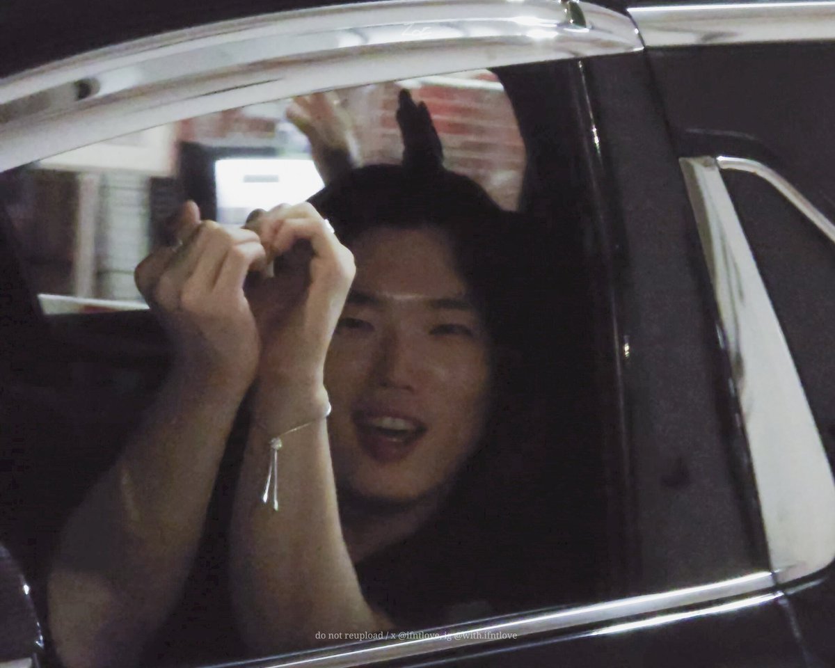 ifntlove's tweet photo. 250211 wave to earth in singapore
play with earth 0.03 - jeonmin
퇴근~ 하트 잘 받았어서~
#wavetoearth #웨이브투어스 #jeonmin #전민 #wavetoearthinsg #003worldtour @wave_to_earth https://t.co/UXnxRg8QlW