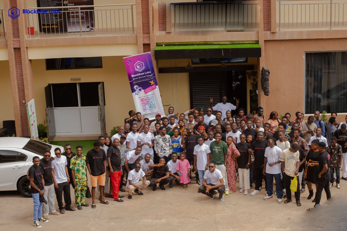 The turnout at our <a href="/Uniswap/">Uniswap Labs 🦄</a>  Meetup yesterday was unreal.

We couldn't even fit the group photo inside our 150 capacity hall — had to step outside.

The energy, the curiosity, the builders!

Web3 is growing stronger here every day, the builders are showing up heavy at learn at