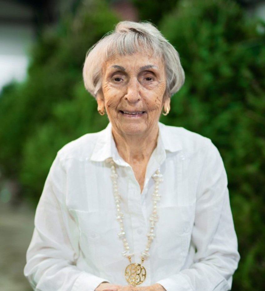 Nos informan del sensible fallecimiento de doña Rosario Gago,acaecido este viernes en horas de la noche en la capital.  Ilustre dama, de gran corazón caritativo quien dedicó  su vida a llevar amor a los más necesitados.
PAZ A SU ALMA