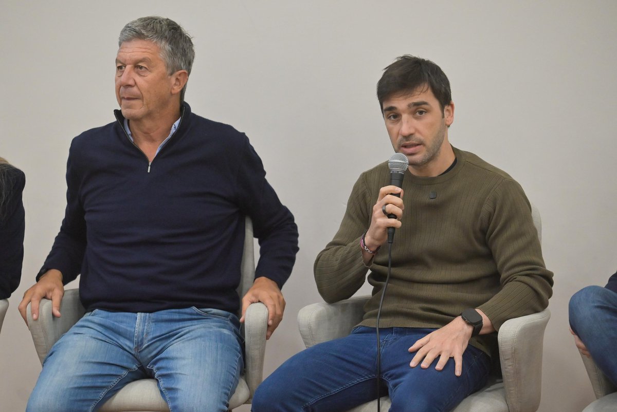 ENCUENTRO CON REFERENTES DE COMUNIDADES ORIGINARIAS

Junto al gobernador <a href="/NachoTorresCH/">Nacho Torres</a>, a funcionarios del Ejecutivo y a la diputada Jacqueline Caminoa recibimos en el auditorio de la <a href="/LegisdelChubut/">Legislatura del Chubut</a> a integrantes de las comunidades originarias de distintos lugares de Chubut.