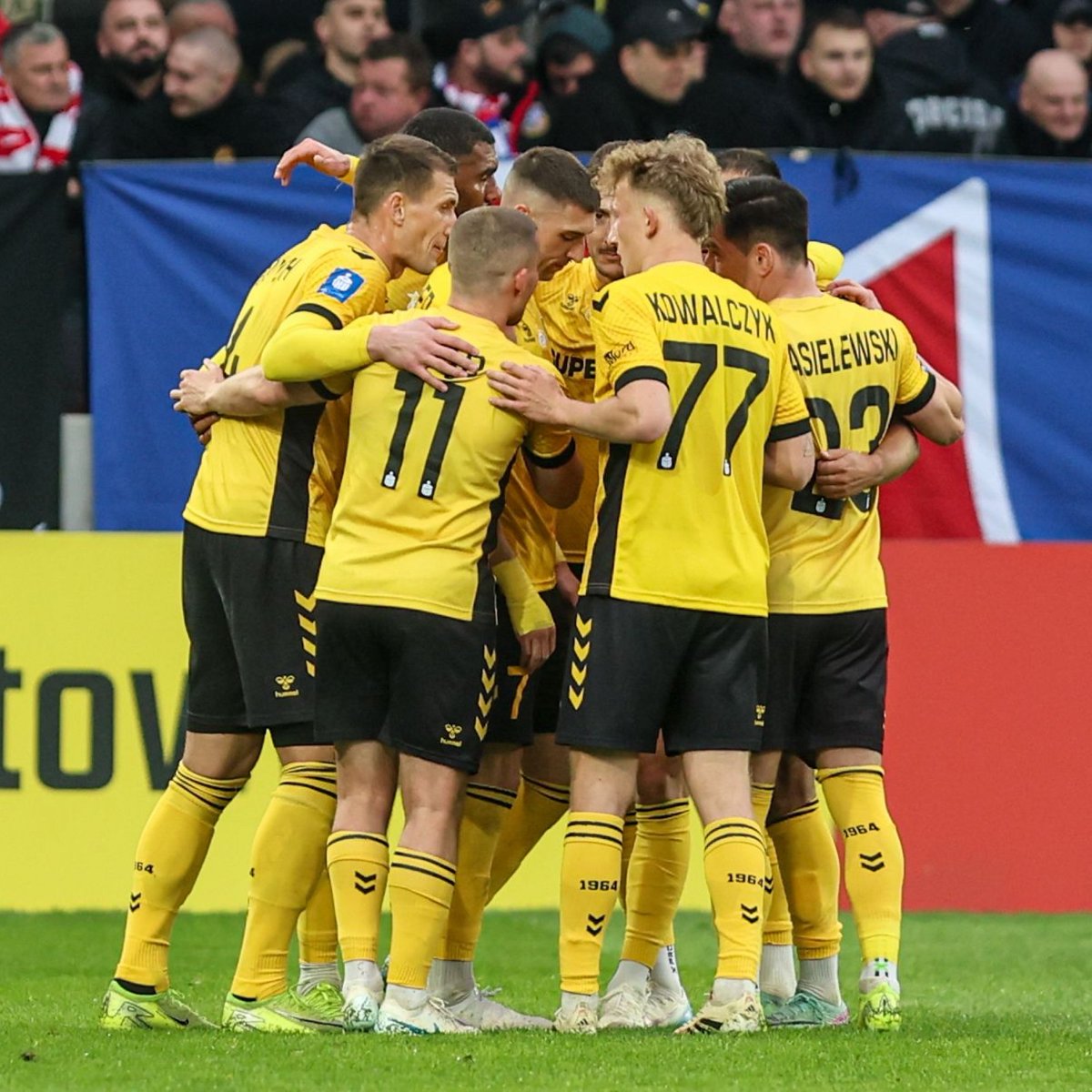 _Ekstraklasa_'s tweet photo. 30 goli @_GKSKatowice_ strzelili Polacy 🇵🇱 Dzisiaj w pierwszej 11 gospodarze mają 10 piłkarzy z naszego kraju.

#GKSPUN 0:1 https://t.co/O9Y7eniM6M