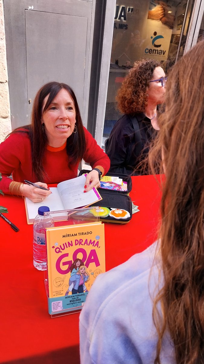 penguinllibres's tweet photo. Matí de signatures a la llibreria La Gralla de #Granollers. 
Amb Míriam Tirado, Xavier Sala i Martín, Alba Cardalda, Ester Invernon... https://t.co/pwL3OZ7fhX