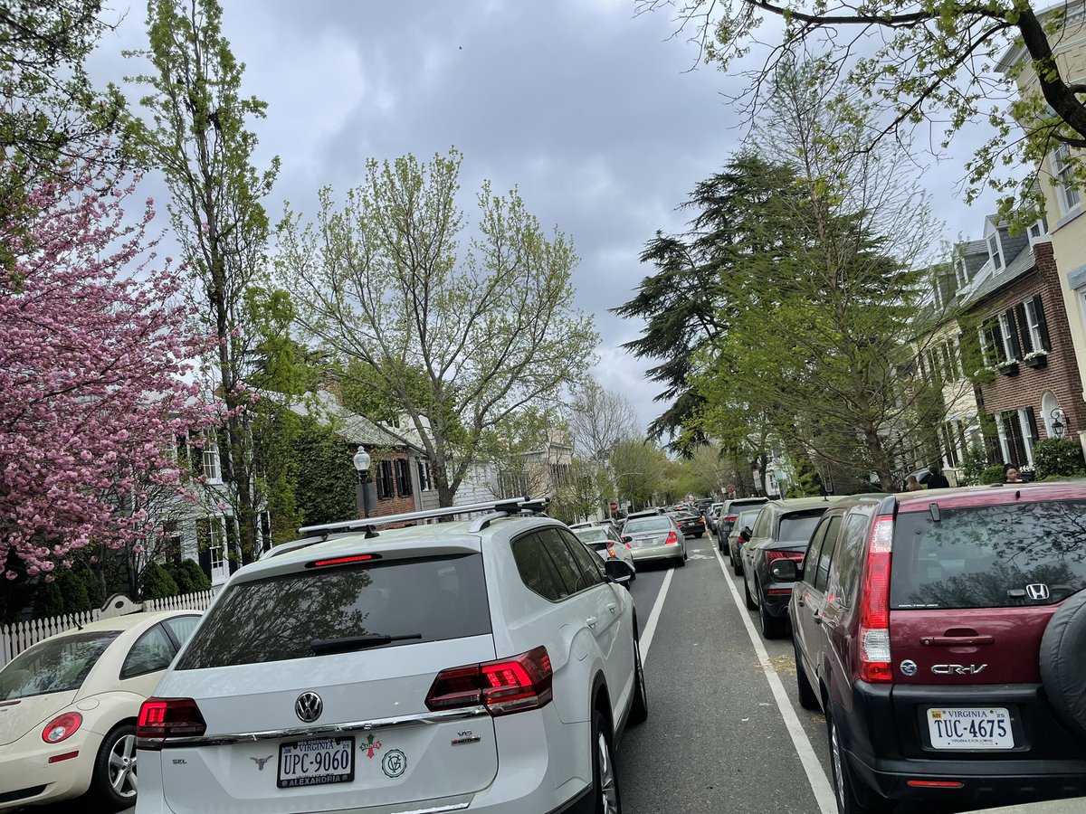 AdamSchaffer15's tweet photo. In predictable fashion, one new ‘no turn on red’ sign at a travel hub has completely destroyed the flow. Backups of 5+ blocks on multiple parallel streets thanks to the geniuses on the council & at DDOT. #GetToKnowYourDOT
For it to be like this on a weekend morning is insane. 🤬 https://t.co/UysGWq8jwi