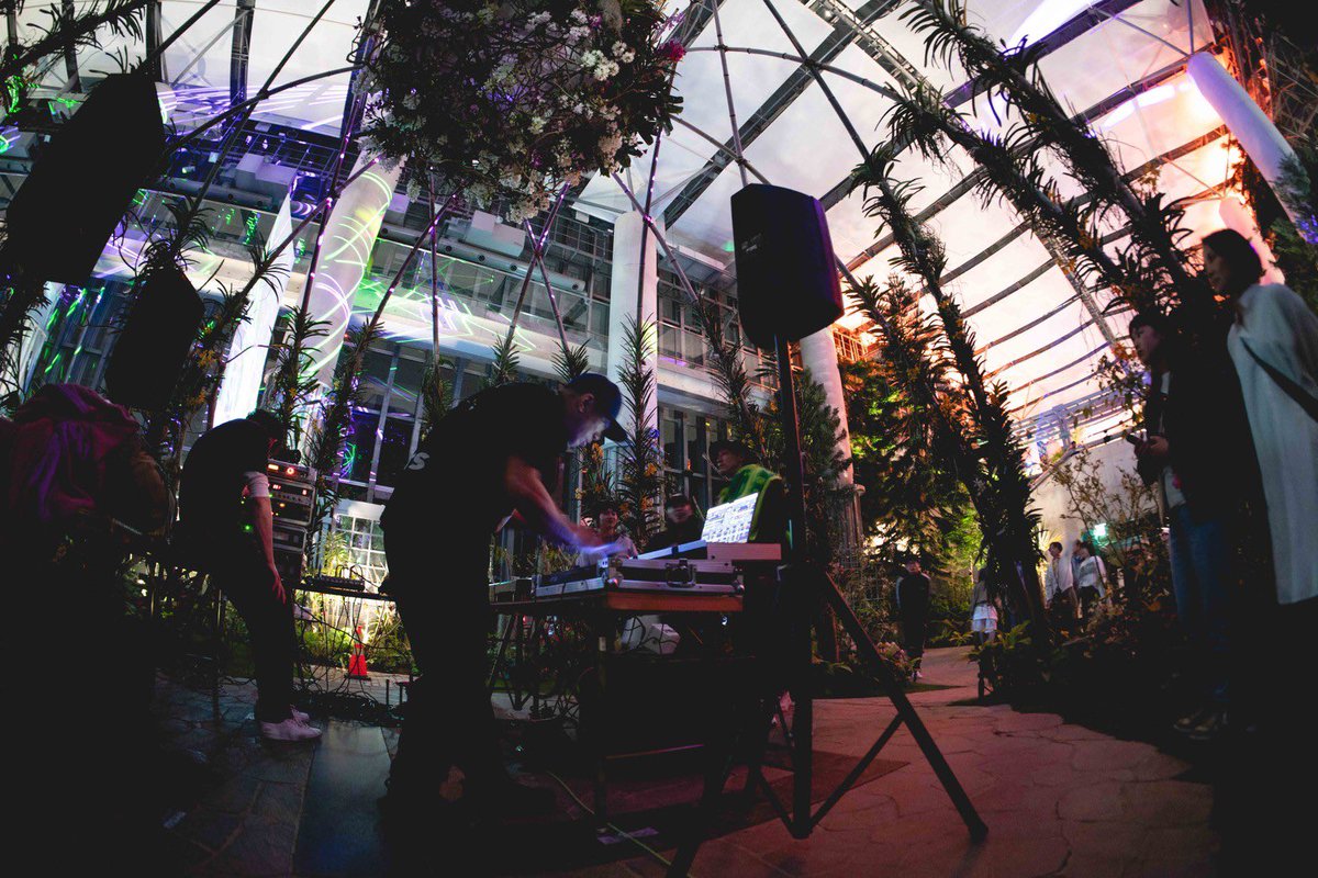 MAGICHOURFES's tweet photo. そしてONE MUSIC CAMPやARIFUJI WEEKENDERSでもお馴染みのKIX SOUND SYSTEM✈️夜はまだまだ続きます🌟
#KIXSOUNDSYSTEM
#MAGICHOURFES
photo by サカモトツバサ https://t.co/kxqBAc7iY3
