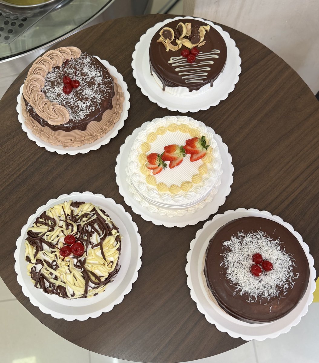docesabor_to's tweet photo. Procurando um bolo de aniversário ou uma sobremesa pro fim de semana? Você encontra aqui, bolos a pronta entrega!! 🥰♥️ https://t.co/L6bOdG6H8O