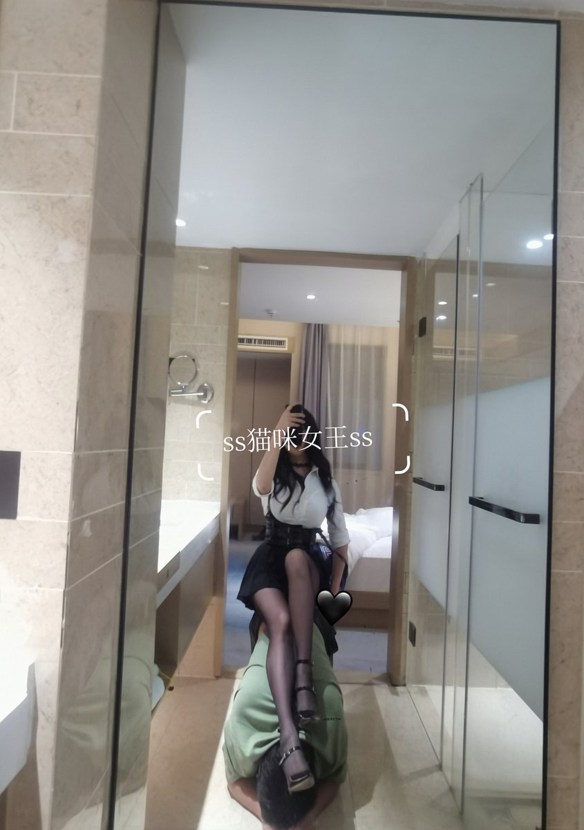 maomicc_ss's tweet photo. 畜生就是畜生，只配当个坐垫。
#女王
#丝袜
#狗奴 https://t.co/q7gpbUKE9C