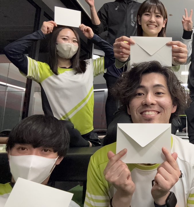 本日の感謝

北大路3兄弟です🧒🏻👧🏻👦🏻

久米、大槻、内藤の3人が後輩ちゃん達ができて、しっかり先輩としての姿勢を見せてくれていました✨

非常に嬉しいです🥹
後輩もいい学びになってました🌈

これからも3人ともよろしくね😌
ありがとうございます🙇‍♂️

#感謝ツイート
#828日目
<a href="/DS_ryou/">伶</a>