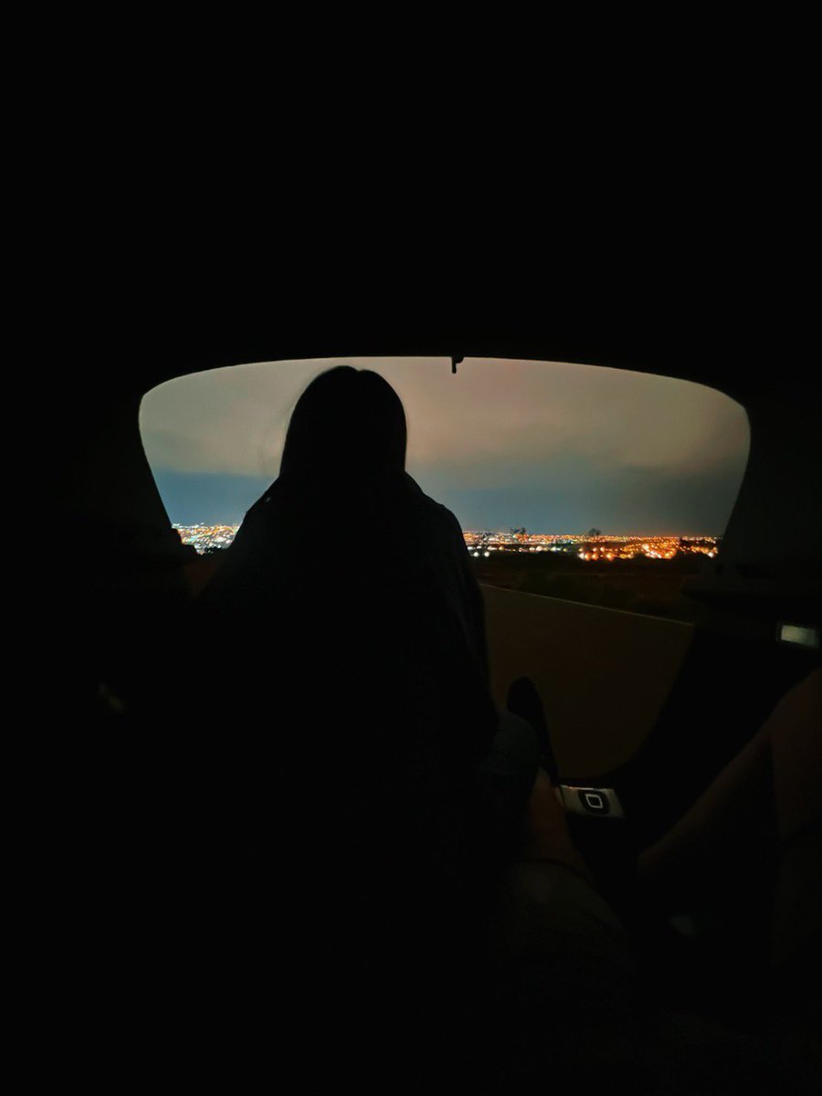 ALEXwsx588's tweet photo. 吹著風
看著夜景
帶著大小老婆約會
很chill

免不了再來點小情趣 https://t.co/vwckECjXiD