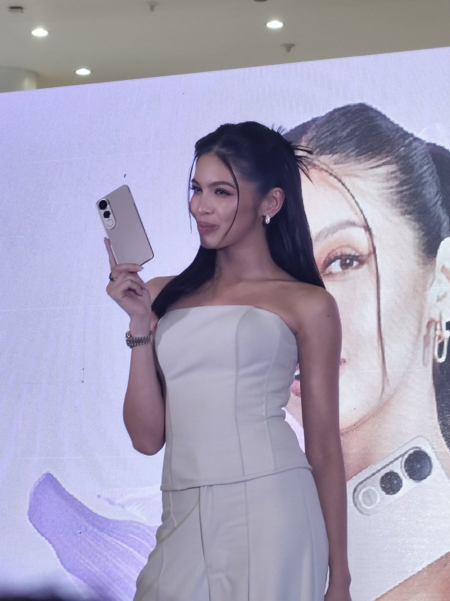 Every successful woman is herself 💜✨️

©️ lamielcarl 
<a href="/mainedcm/">Maine Mendoza</a> | #MaineMendoza
#MaineForVivo <a href="/Vivo_Phil/">vivo Philippines</a>