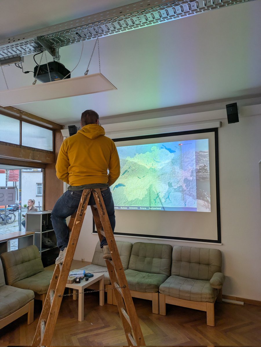 essembly_space's tweet photo. Durch die Unterstützung der @anstiftung haben wir jetzt #Beamer und #Leinwand im #Makerspace #Esslingen. Bald geht es wieder los mit #Workshops und #Vorträgen. https://t.co/a6Hexa5qF5