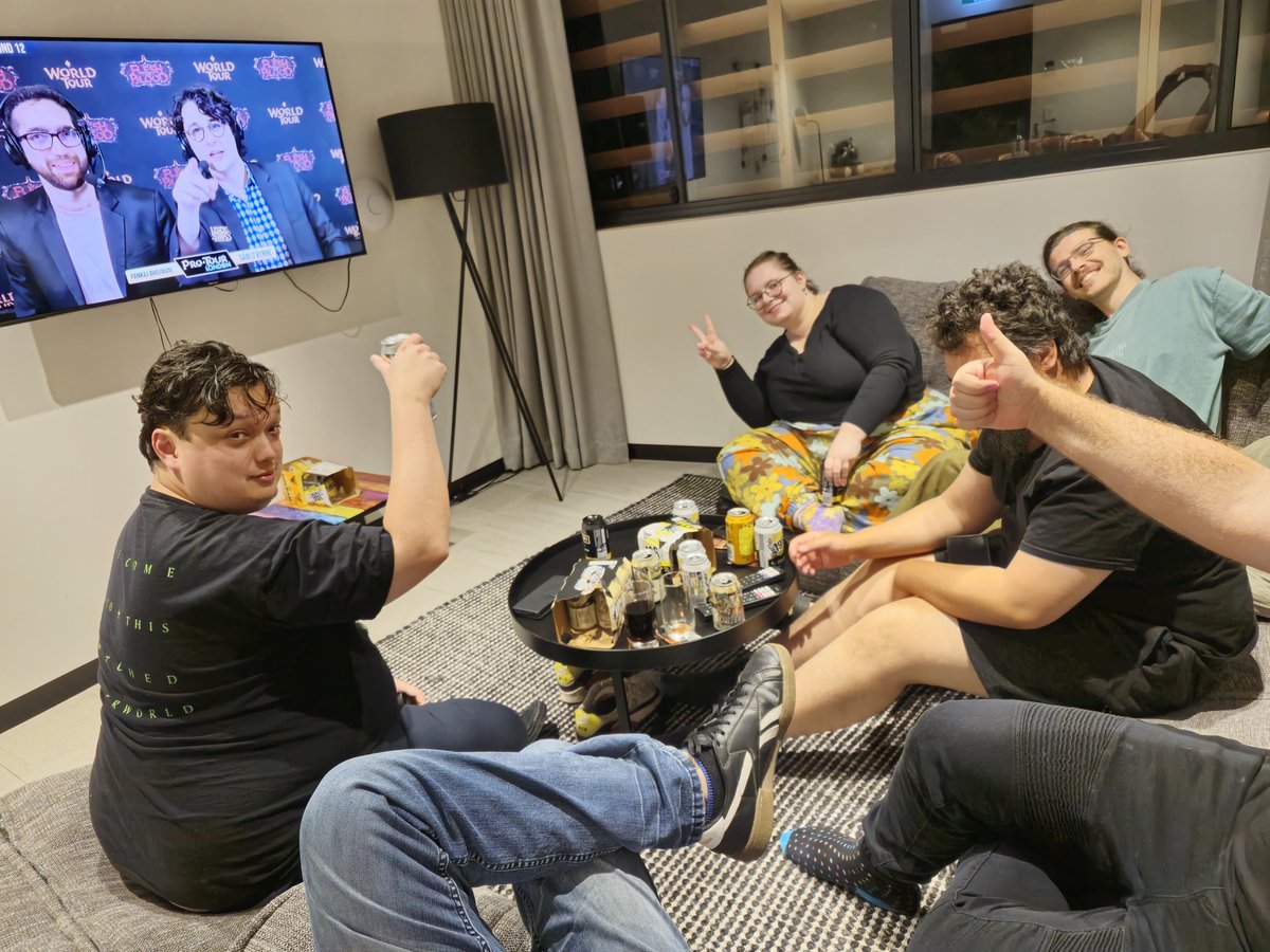 Darkpatate's tweet photo. Having an awesome time listening to the great casting team of the Pro Tour #FABLondon https://t.co/rKkXswW83T