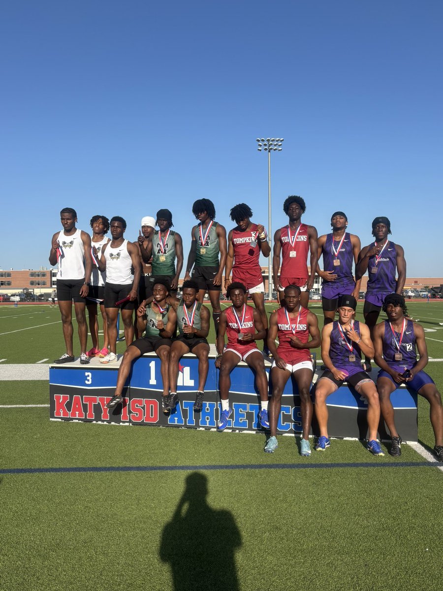 Our Boys earn 🥈 in the 4x200m Relay and lock a new PR 💥 of 1:25.61! They advance to regionals next week! 

#WinWithCulture🔥 
<a href="/silasscutt22/">Silas Scutt</a> <a href="/Leon_zy1/">Karri Noel</a>