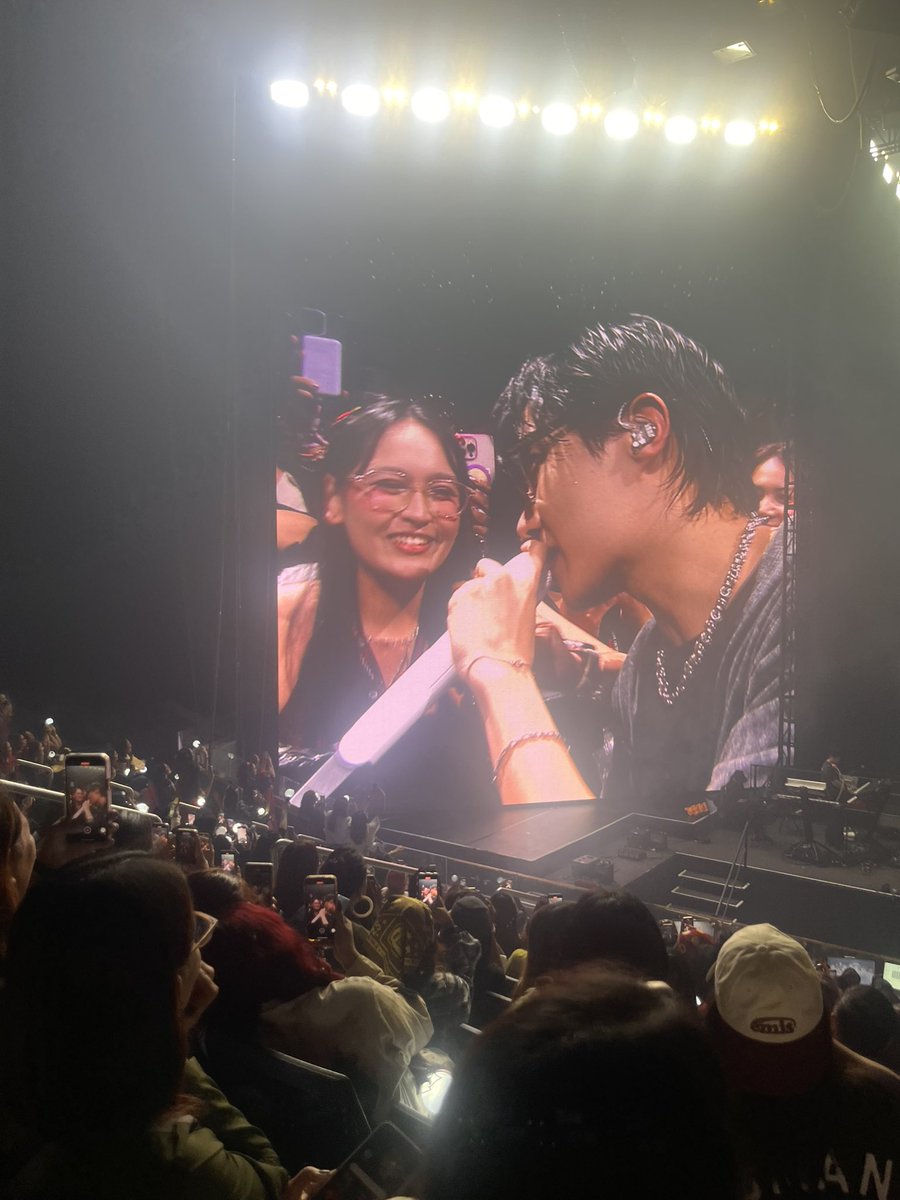 seokjinbit's tweet photo. FUCKIFN HELL JEALOUSY IS A BITCH https://t.co/SfEmtj2hVs
