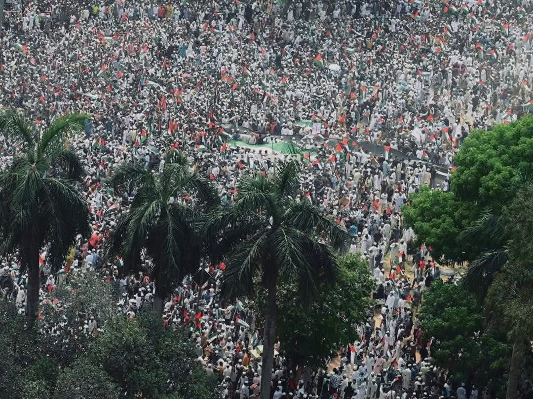 Hafizabrity's tweet photo. Millions of Bangladeshis gathered in Dhaka demanding to free Palestine and end the genocide in Gaza.
one of the world’s biggest pro-Palestine rallies.
#FreePalenstine 
#Dhakaforgaza https://t.co/JkKxa2zxdU