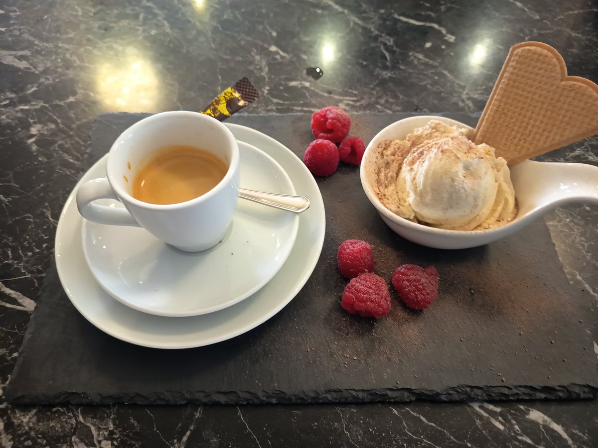 FrolleinLi tweet media