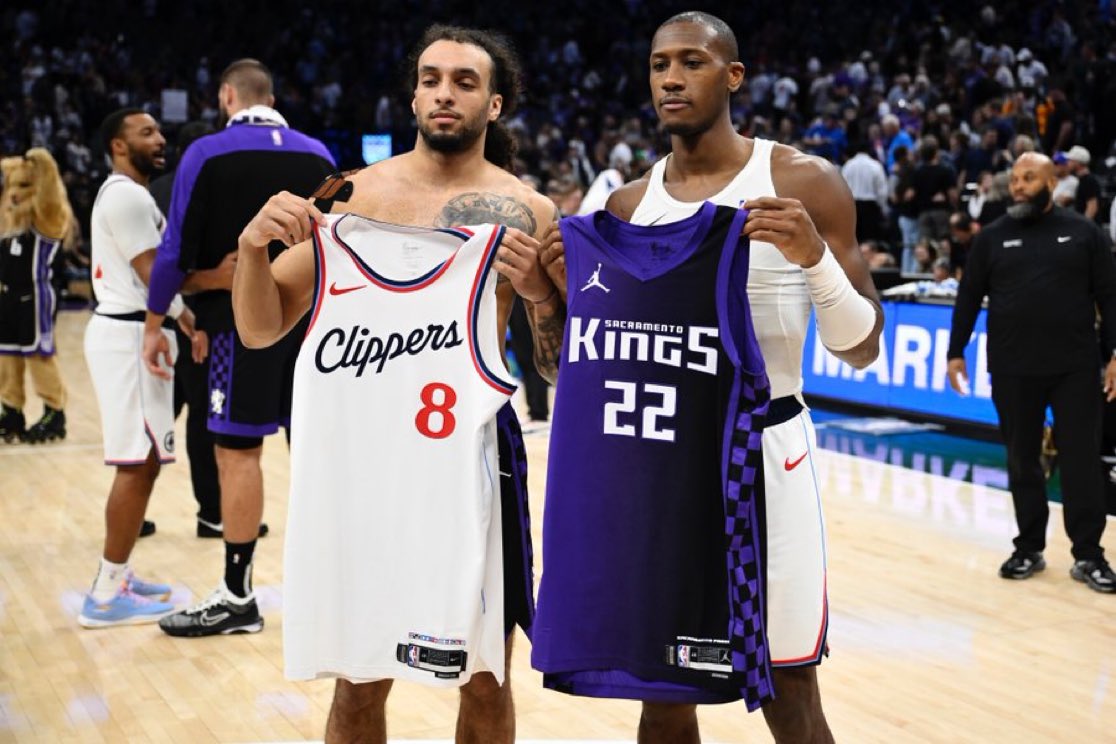 ProvidenceCrier's tweet photo. #TheJerseySwap https://t.co/hEc0FNX6Ew
