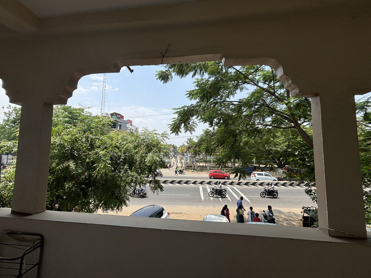 kanthisback's tweet image. Is CLOUD SEEDING - ARTIFICIAL RAIN. Happening in #Coimbatore ?

Very artificial sky ! 

Bright sky dark sky.Line border drawn

Kindly follow explain this.
Check pics 2 hrs before &amp;amp; now
@praddy06 
@AAI_Official @CollectorCbe @CbeCorp @aaicbeairport 

#cloudseeding #artificialRain