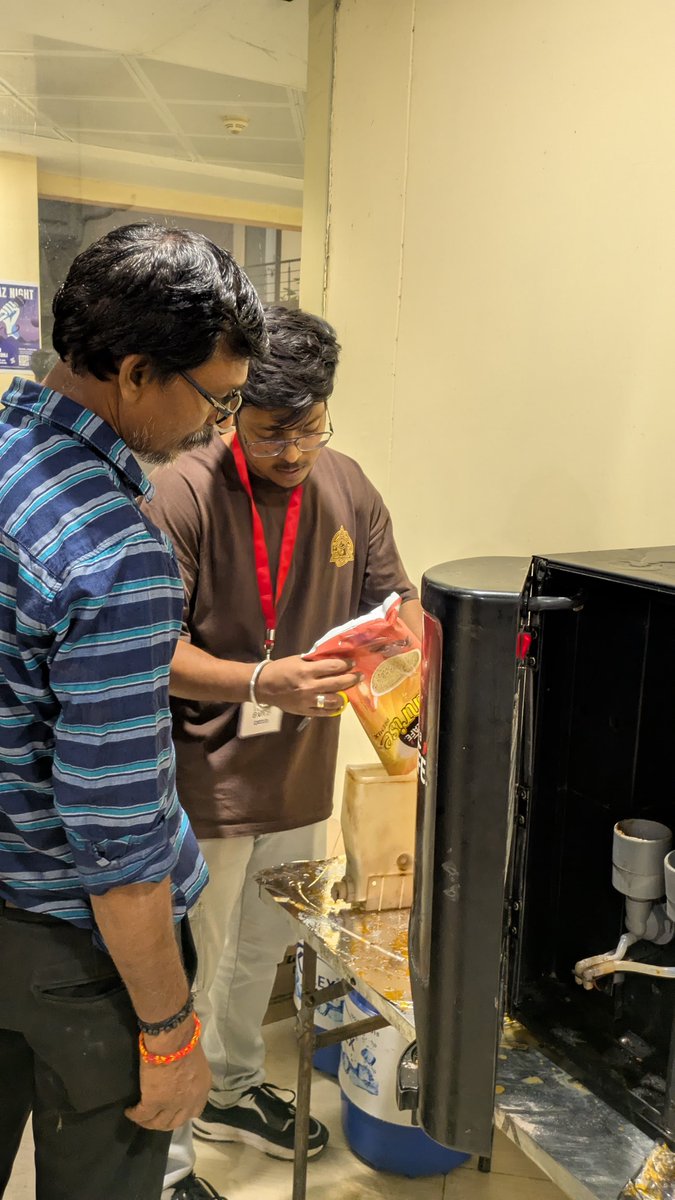 HackbyteTPC's tweet image. Shoutout to @prabalpsingh71 for flying in from BLR to fix the coffee rigs throughout
Hahahaah, truly a lifesaver at #hackbyte #ThrowbackThursday