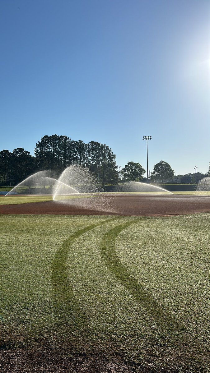 It’s kinda like the Masters but better!! Come out today at 2/5 to watch the Bears play! See you there. #PROCESS