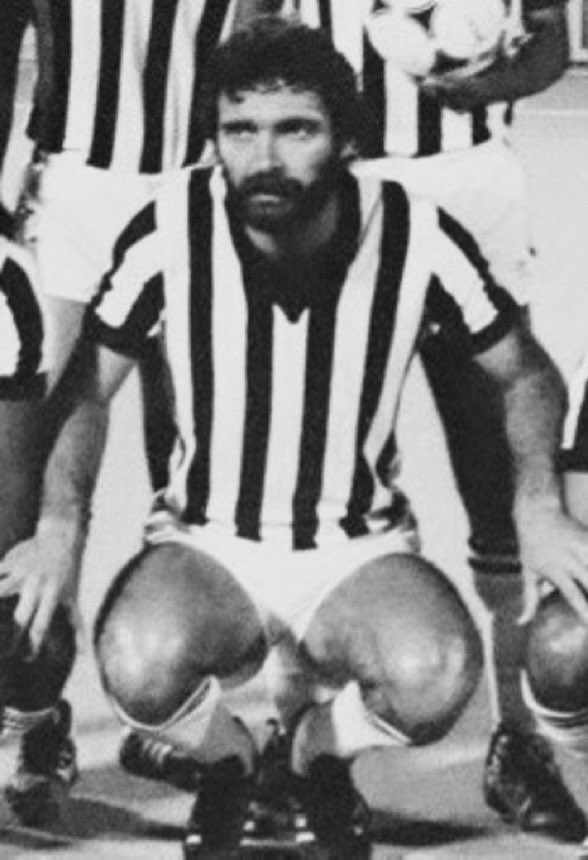 جوانكا "يعادل الاعب برونو الهداف التاريخي للشباب كمحترف ب57 هدف 
تبقى هدف واحد لجوانكا لتحطيم الرقم التاريخي كمحترف اجنبي
 #الشباب