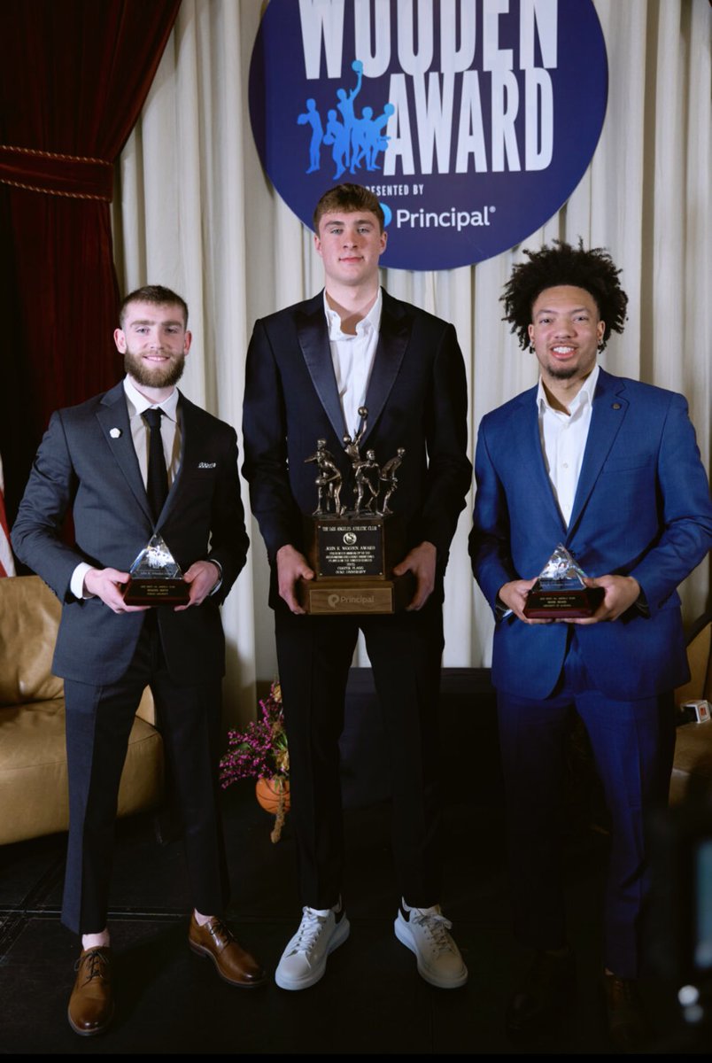 BoilerBall's tweet photo. 🏆 Award Tour. 

@3bradensmith at the @WoodenAward. https://t.co/Xh1aXVRb00