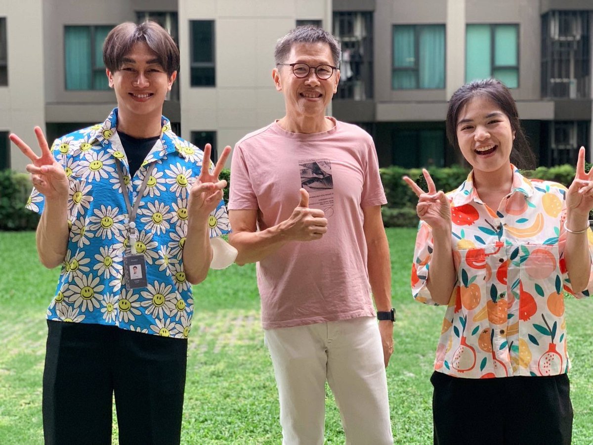 anukulrat's tweet photo. พวกพี่ๆ เป็นห่วงน้องๆ หน้างาน วันหยุดก็ออกเยี่ยมเยือนให้กำลังใจ บอกให้รู้ว่าเราไม่ได้ห่างกันพร้อมช่วยเหลือซึ่งกันและกัน #PlusPropertyTH https://t.co/0n4Ya73QtA