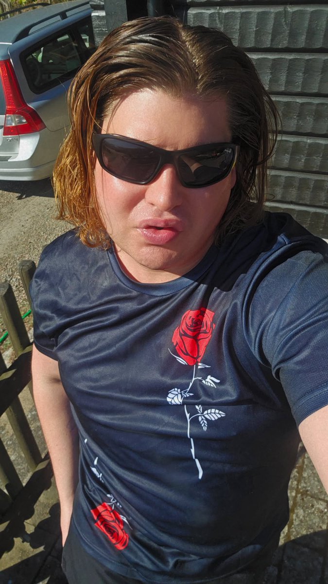 IanDurge's tweet photo. Ta Hand om er och Varandra Pözz Kramish ❤️❤️

#kväll #vibbar #chill #flex #durgé #ian #life #love #härligt #sommar #nutid #feels #2025 #explore #reels #nattis #idol #nydag #tiktok #art #pictures #bilder #videos #utsikt #hindås #sverige #biffen #time #goes #by

💋💋💋💋💋 https://t.co/M7VBiHVIIA