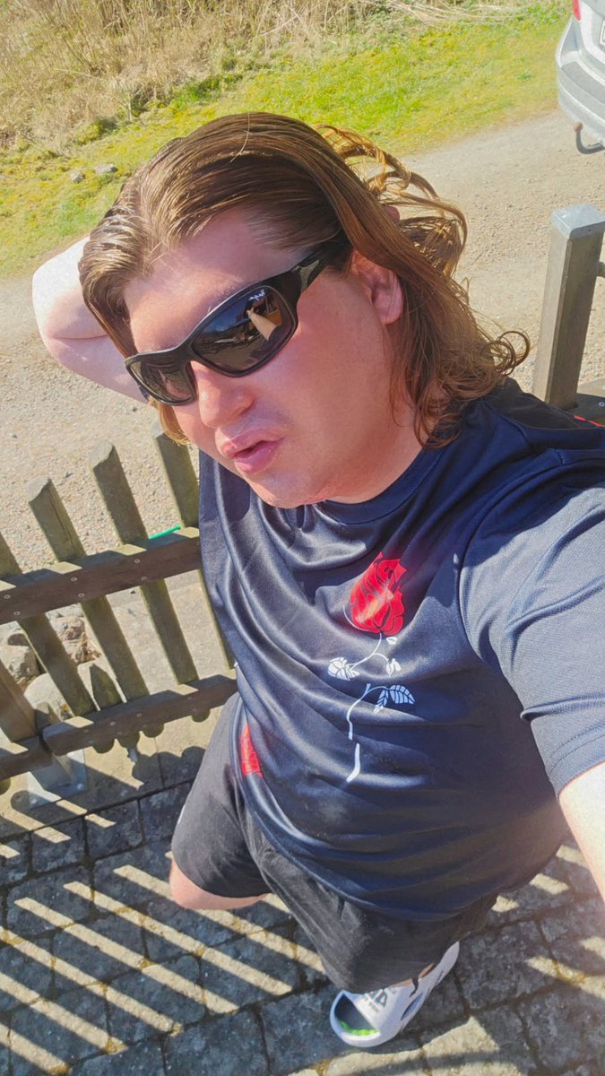IanDurge's tweet photo. Ta Hand om er och Varandra Pözz Kramish ❤️❤️

#kväll #vibbar #chill #flex #durgé #ian #life #love #härligt #sommar #nutid #feels #2025 #explore #reels #nattis #idol #nydag #tiktok #art #pictures #bilder #videos #utsikt #hindås #sverige #biffen #time #goes #by

💋💋💋💋💋 https://t.co/M7VBiHVIIA