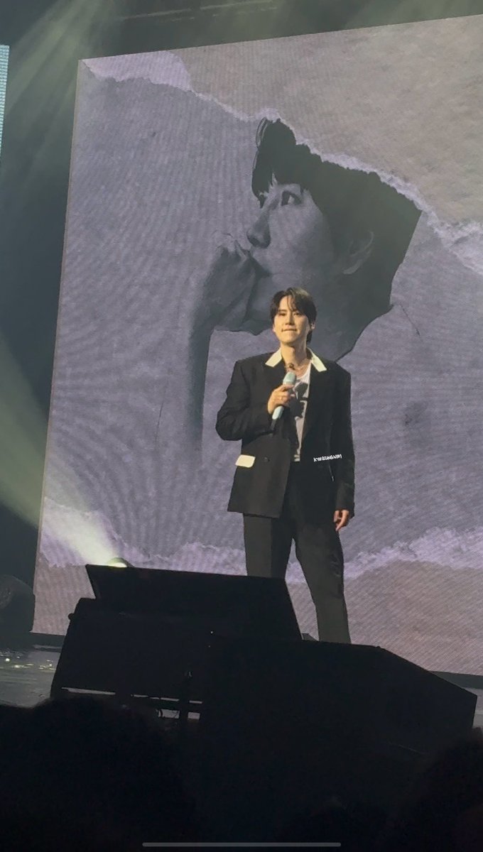 kyuseungnim's tweet photo. i’ve come so far 😭💙 

it’s been a week! i miss u so much @GaemGyu ㅠㅠ, see you again very soooon!
#KyuhyunCOLORSinManila https://t.co/C1GHJ6b1u5