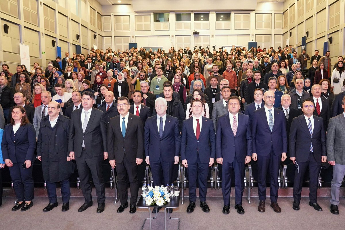 tcmeb's tweet photo. “II. Eğitimde Yapay Zekâ Zirvesi” Düzenlendi

Türkiye'nin yapay zekâ alanında insan kaynağını güçlendirme hedefiyle öğretmenlerin önde gelen uzmanlarla buluşturulmasının amaçlandığı zirvede, kamuda ve özel sektörde yapay zekâ alanında faaliyet yürüten temsilciler ile üniversitelerden akademisyenler yer aldı.

📍İstanbul

👉🏻 https://t.co/pLyxYW1ttH