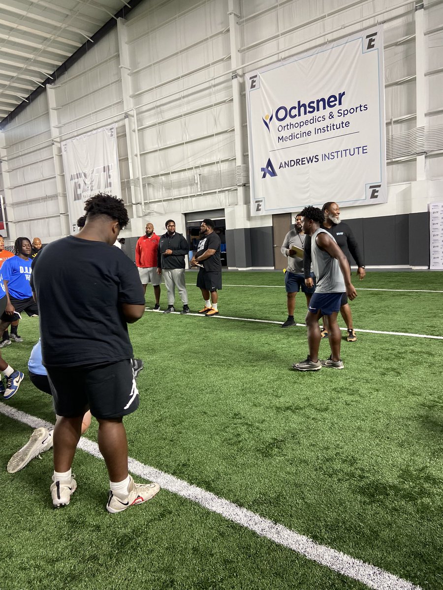 BrocBryant2's tweet photo. Another camp under my belt #booger77 #bugga77 @EliteTrainingBR #warrior @Curtis_Patriots @CoachBryantRoss @jeffr4y_c I’m working to #dominate https://t.co/xY3bvUeWxp
