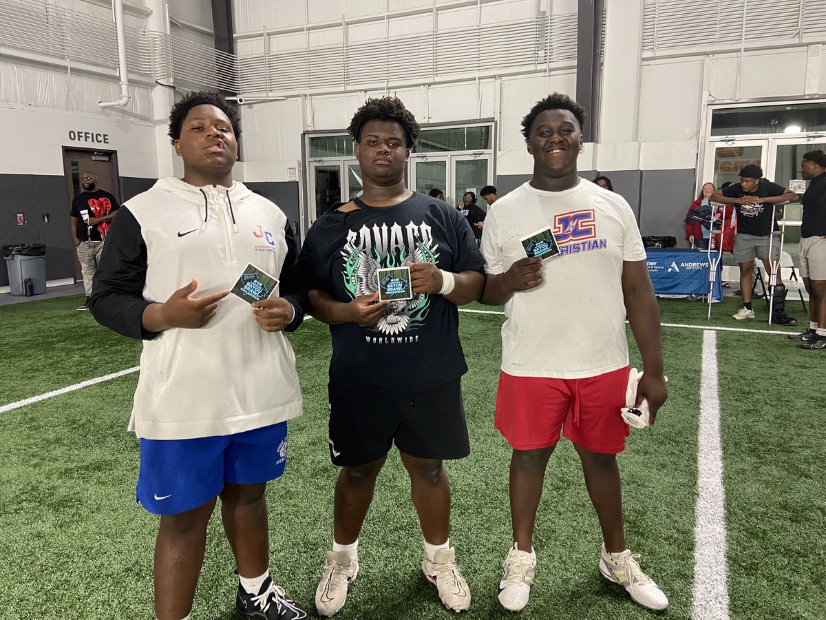 BrocBryant2's tweet photo. Another camp under my belt #booger77 #bugga77 @EliteTrainingBR #warrior @Curtis_Patriots @CoachBryantRoss @jeffr4y_c I’m working to #dominate https://t.co/xY3bvUeWxp
