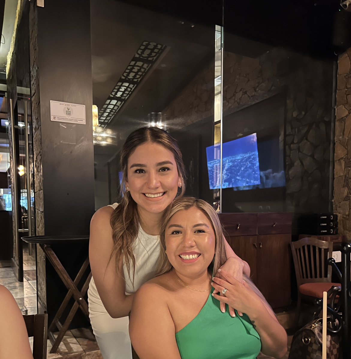 ariicastillo's tweet photo. HOY SE CASA MI MEJOR AMIGAAAA!!!!! 💍💍💍 @Danniela_cs https://t.co/p0Zr1YZT8R