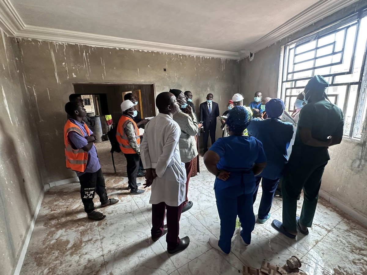 date_africa's tweet photo. 🇨🇲Cameroun : Le professeur Fru Angwafo III inspecte le centre d'urgence de Bamenda : des réparations urgentes et des améliorations fonctionnelles sont nécessaires

#utdainfo #utdabamenda #utdacameroun #utdacameroun #utdaBamenda_Emergency_Centre https://t.co/xTj5xYIQpJ
