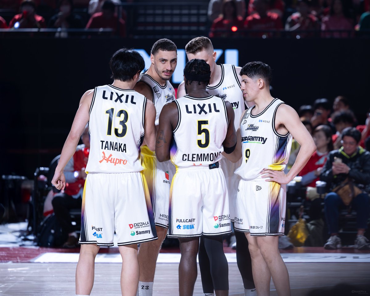 basketN4K's tweet photo. 25.04.12 千葉J vs SR渋谷
「今日負けないからな、見とけよ!!」
そう言われている気がした…(妄想)🫣
#サンロッカーズ渋谷
#リード・トラビス
#ReidTravis https://t.co/hgy2g3VMVl