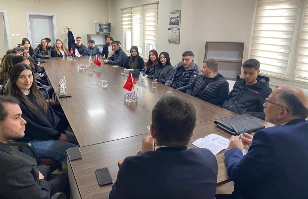 inegolkkonseyi's tweet photo. Kadın ve Gençlik Meclisi ilk toplantısını gerçekleştirdi.
Kent Konseyi çatısı altında aktif görev almak isteyen kadınlar ve gençlerle bir araya gelerek tanışma ve istişare toplantımızı gerçekleştirdik. https://t.co/ghqaG8t1vE
