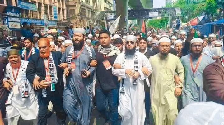 Samil09876's tweet photo. The Bangladeshi 🇧🇩 people Stand with Gaza. Today they Arranged  March for Gaza. All kinds of people joined this programme.  They  want peace, they want to stop Genocide, They want to stop Killing Children in Gaza. The top countries should Support Palestine.🤲 https://t.co/WuyChixZgQ