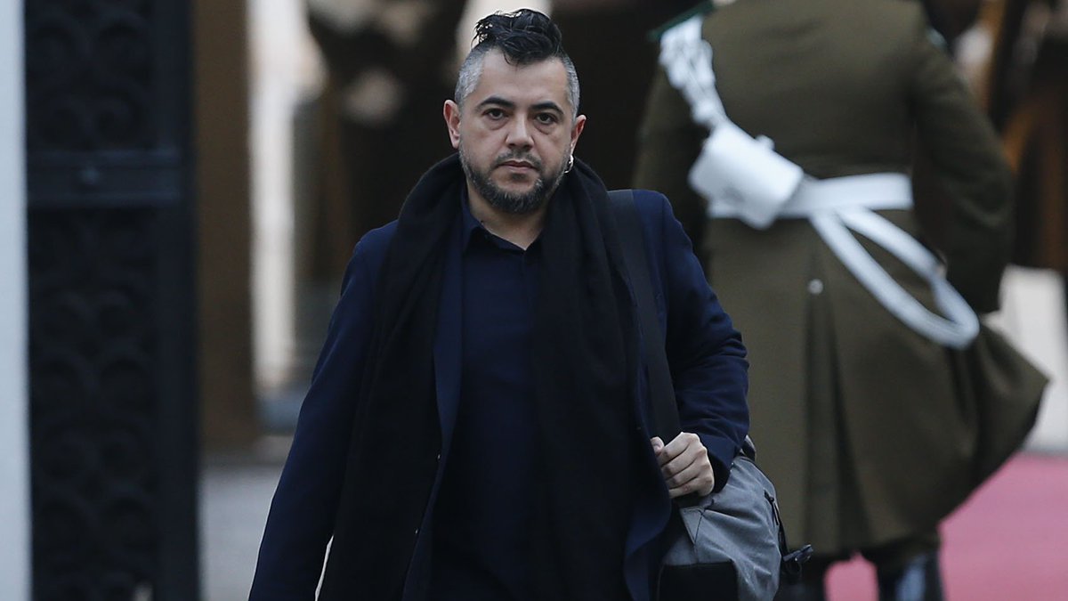 GradeGeorge's tweet photo. Éste es Pablo Paredes, Director de la Secretaría de Comunicaciones, "poeta " y principal asesor del merluzo @GabrielBoric ...
Remuneración bruta de Pablito: $7.872.454 mensuales
Buen finde. https://t.co/bg67x3L1zW