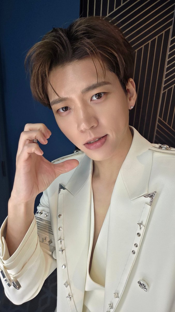 NWH_officialtwt's tweet photo. [📸]

15TH ANNIVERSARY CONCERT :
'𝐋𝐈𝐌𝐈𝐓𝐄𝐃 𝐄𝐃𝐈𝐓𝐈𝐎𝐍' - 𝐄𝐍𝐂𝐎𝐑𝐄 첫공 종료!

인스피릿은 대체 뭘까🤔
감동만 주는 인스피릿.. POSITIVE💛
내일도 신나게 즐겨요 ૮꒰ྀི ∩˃o˂∩ ꒱ྀིა
#남우현 #NAMWOOHYUN
#인피니트 #INFINITE
#15TH_ANNIVERSARY_CONCERT
#LIMITED_EDITION_ENCORE https://t.co/QCnBDSuTHt