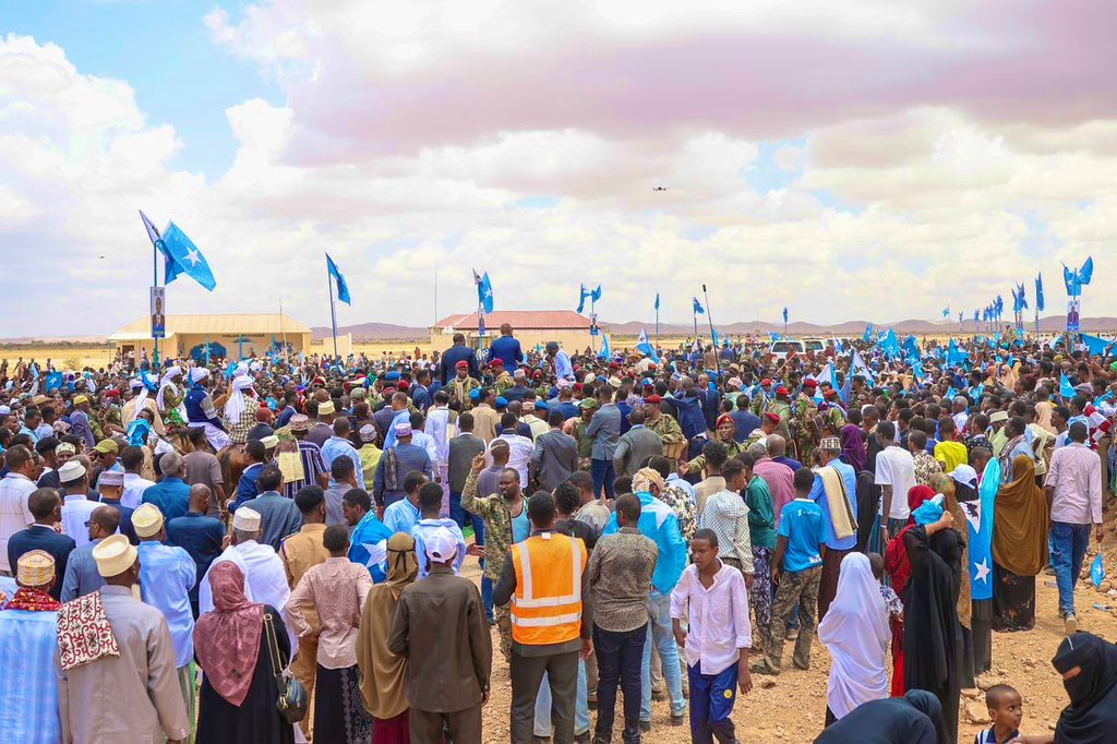 AhmedMoFiqi's tweet photo. Today’s official &amp; heartfelt reception of the PM Hamza &amp; his delegation in Las anod reflects the triumph of unity over division, as the people reaffirm their bond with their legitimate government — marking a significant step toward enduring stability &amp; sustainable development. https://t.co/aAPT7vxWh4