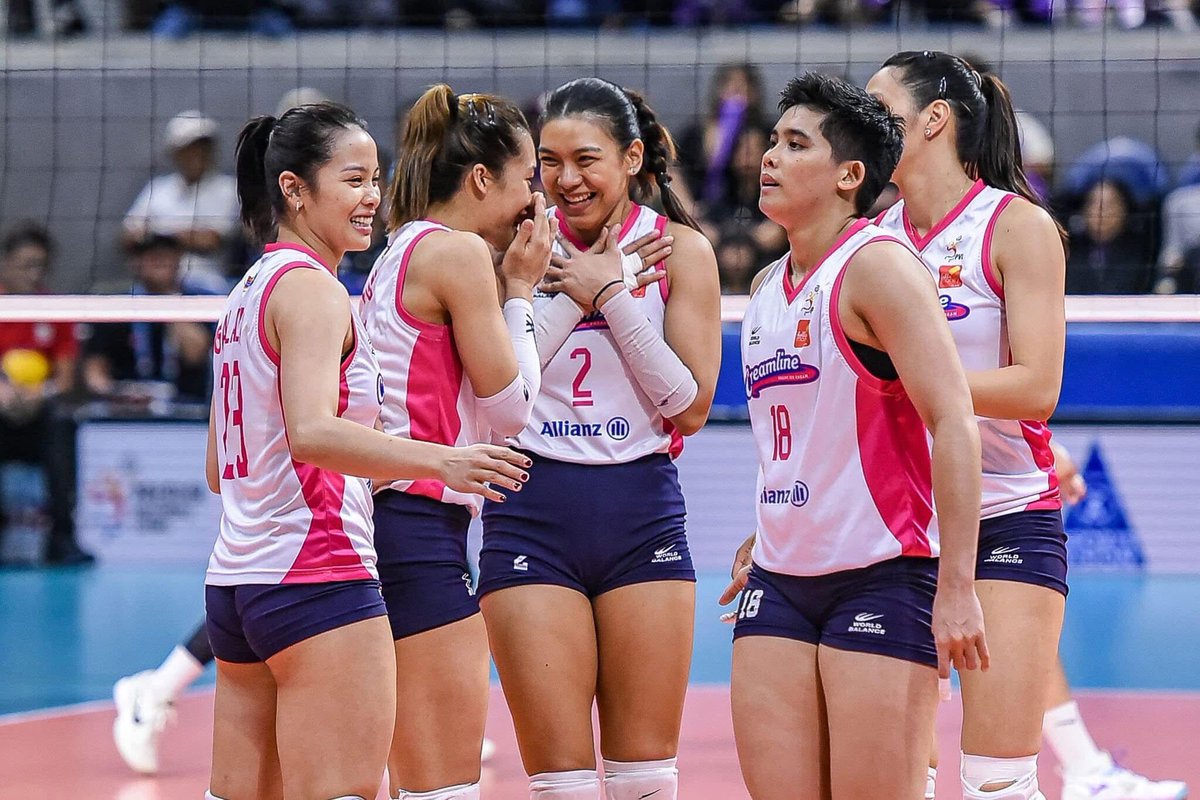 hotashhelll's tweet photo. If we go down, then we go down together 💗💜💙🧡
Creamline-Silver
ChocoMucho-4th
Crisscross-Silver
AMVT &amp; AWVT - laglag sa F4

Rebisco volleyball presents 🥲
#PVL2025 https://t.co/bWbRkjMnlc