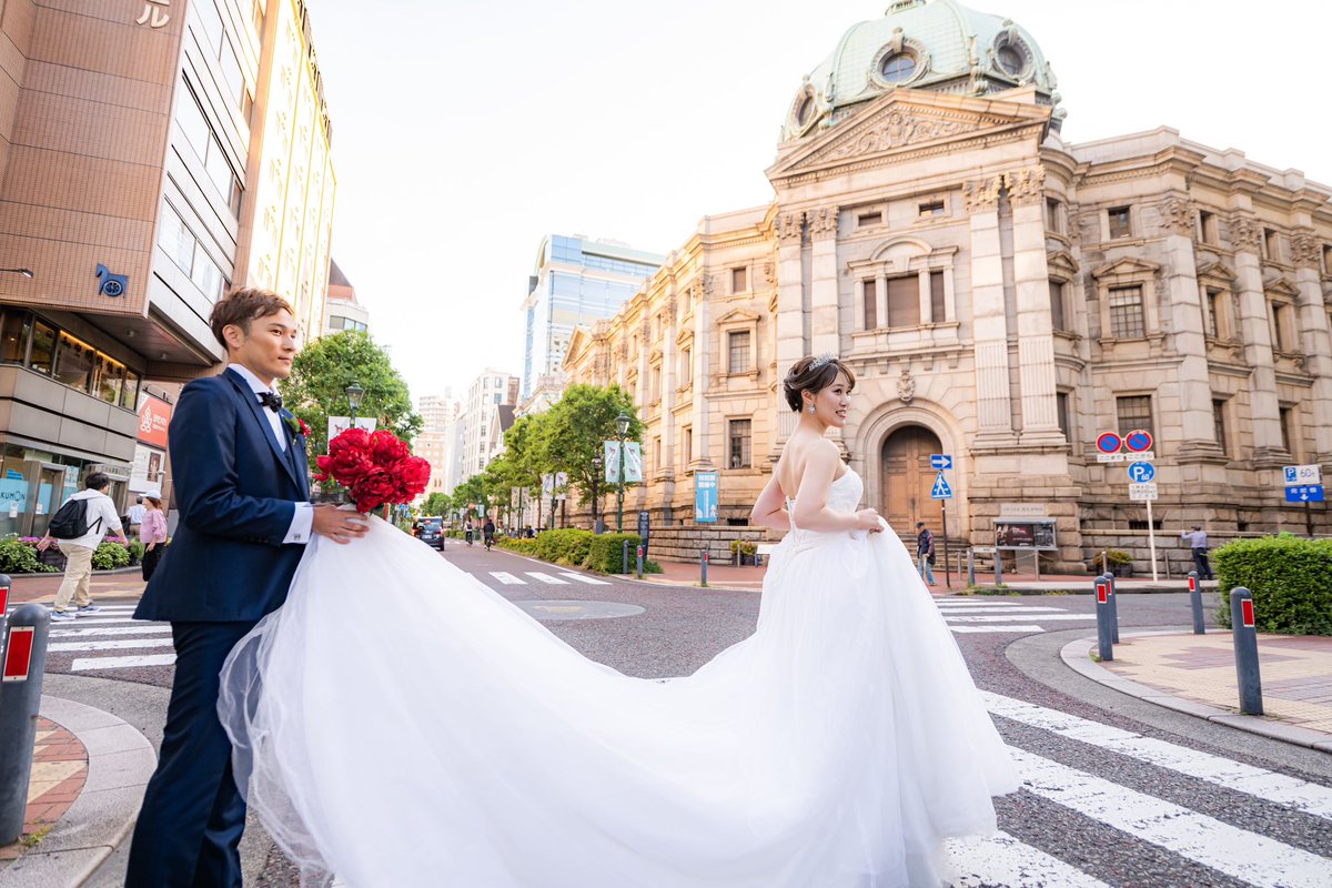24toWedding's tweet photo. 横浜みなとみらいにある馬車道😊⭐️
お洒落な街並みで人も暖かくおめでとうと声をかけて頂ける事が多い場所です☺️

#前撮り
#24toWedding https://t.co/fCfgAmQbIY
