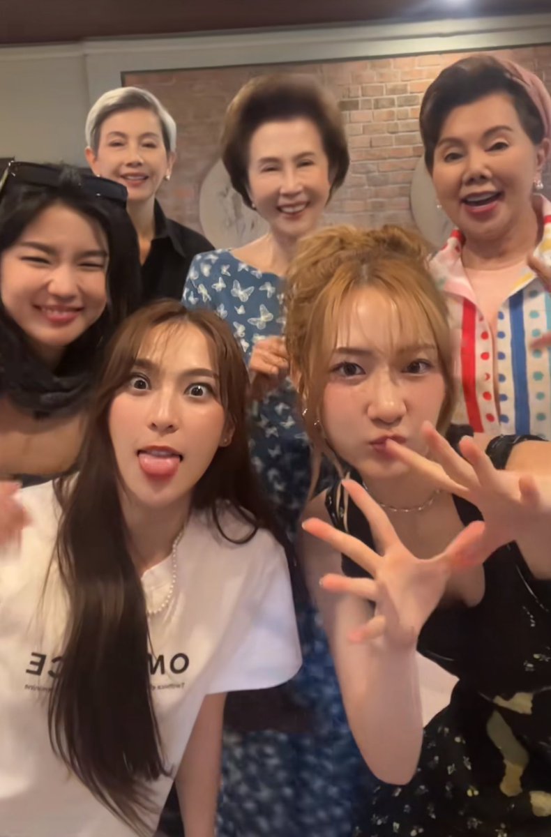 ก้อย นัตตี้ ดรีม ทั้งสองรุ่นเจอกันละ คาแรคเตอร์ใช่มาก 5555555555555555555555555